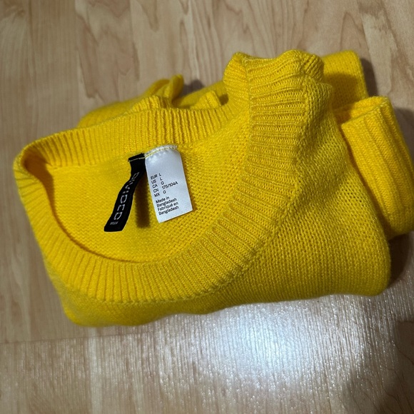 DIVIDED H&M Mustard Yellow Sweater - Picture 10 of 11